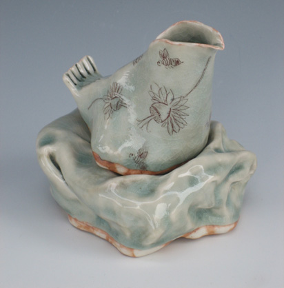 bird pitcher on nest